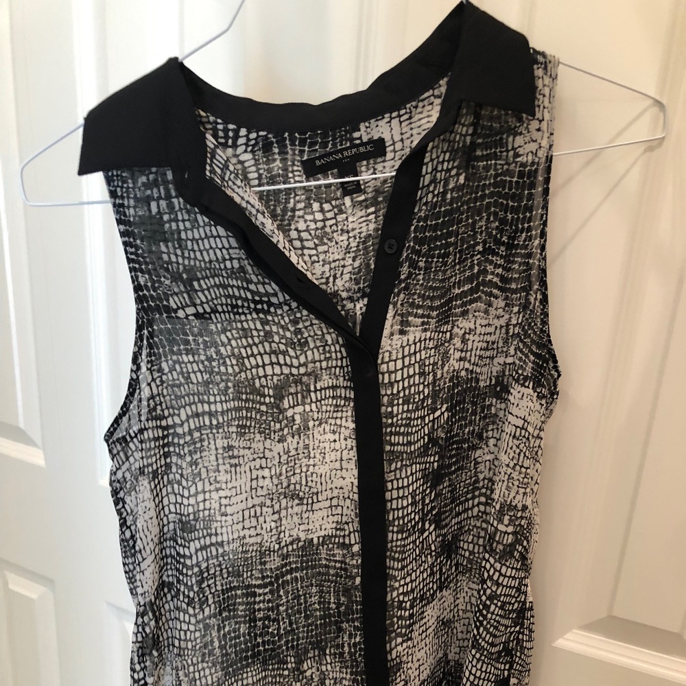 Sheer snake skin print black tank top banana republic size xs